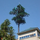 Menara Monopole Baja Disamarkan Pohon Pinus Untuk Telekomunikasi