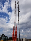 Telekomunikasi Steel Galvanized Guyed Tower Dengan Kurung Dan Penangkal Petir
