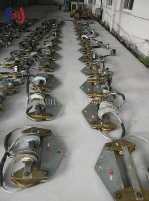 Heavy Duty Multiple Fission Conductor Lifter untuk Handling Multi Conductor Simultaneous dan Keamanan Pekerja yang Ditingkatkan