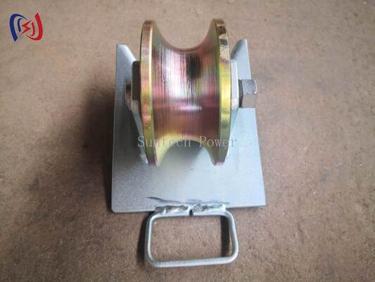 SH130S 10KN Galvanized Pithead Cable Roller Pulley dengan konfigurasi Triangle Sheave untuk menarik kabel bawah tanah