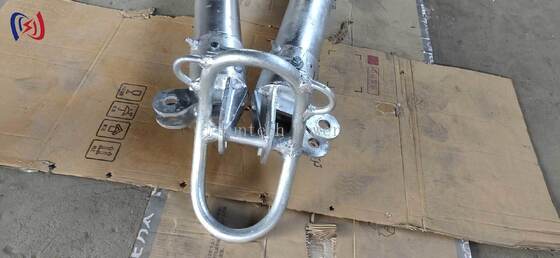 Tiang Gin Bentuk A Tubular 120x7mm 6-13m Alat Pemasangan Menara Dilapisi Tahan Korosi