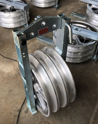 Blok Merangkai Katrol Kabel Triple Aluminium Sheaves Dengan Dilapisi Karet