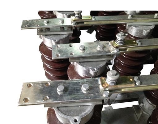 36KV 1250A Porcelain Rotating Center Insulator Dengan Struktur Pemasangan