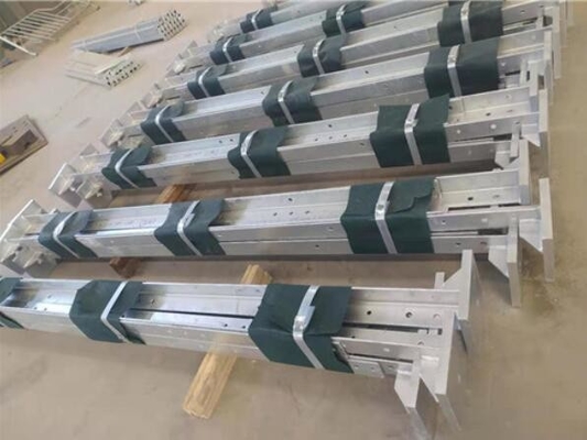 Telekomunikasi Berkaki 3 Q235B Q345B Q420 Steel Tubular Tower
