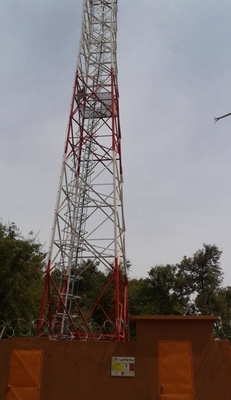 4 Kaki Sudut 90meter Menara Baja Telekomunikasi Galvanis