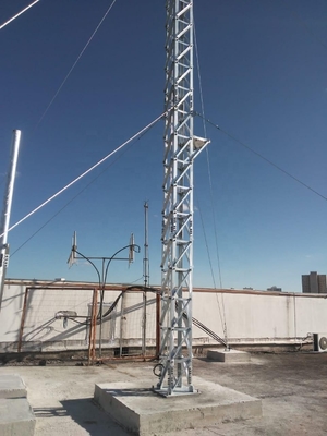Hot Dip Galvanized Guyed Pole Roof Top Tower Q235 Steel Dengan Aksesoris Terkait