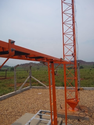 Telekomunikasi Steel Galvanized Guyed Tower Dengan Kurung Dan Penangkal Petir