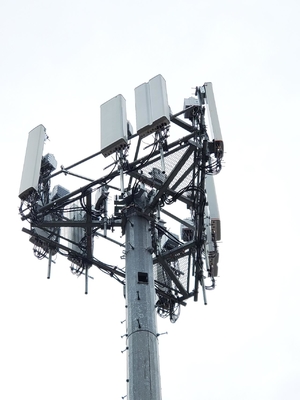 Telecom Galvanized Guyed Mast Dengan Aksesoris Terkait