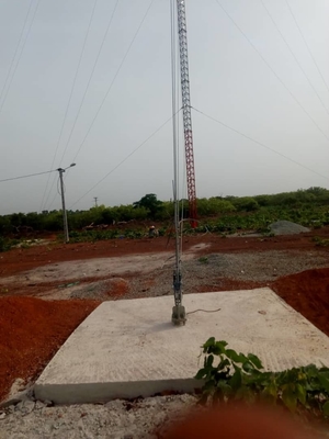 Q355 Hot Dip Galvanized Steel Guyed Tower Untuk Komunikasi