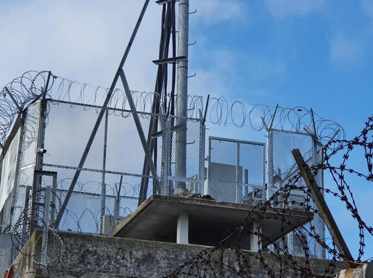 Rooftop Steel RDS Monopole Tower Telekomunikasi / Telekomunikasi / GSM