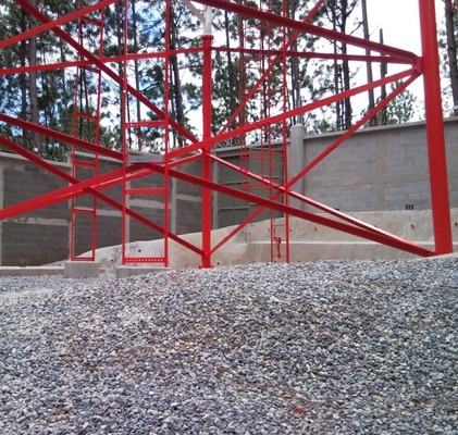Steel 3 Legged Hot Dip Galvanized Tubular Tower Dengan Bracket Lightning Earthing