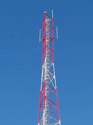 Menara Telekomunikasi Baja Tubular Dengan Hot Dip Galvanized Dan Bracket